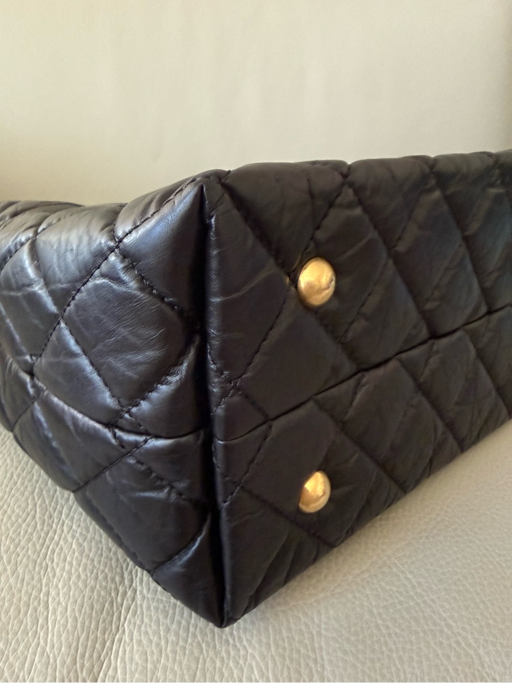 CHANEL Quilted Shoulder Bag in Black with Gold Hardware - Picture 3 of 8